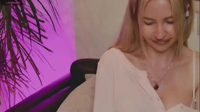 Image 4 of monet_stclair Stream on Chaturbate on 13 days ago