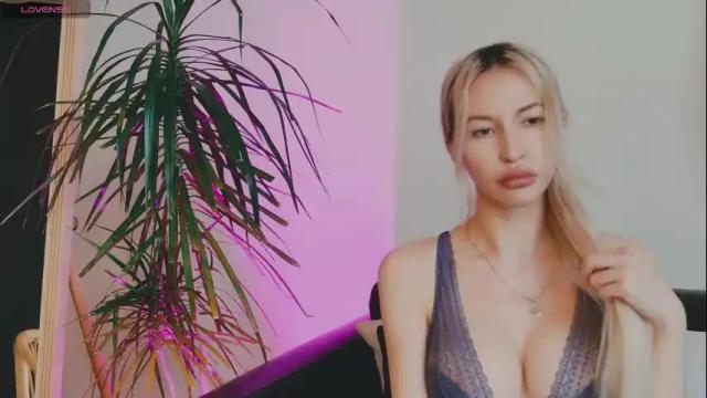 Image 4 of monet_stclair Stream on Chaturbate on 10 days ago