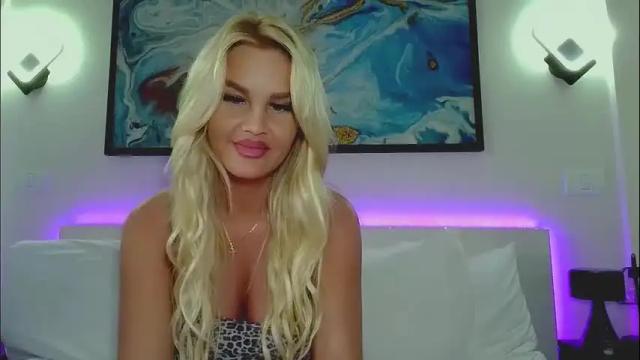 Image 12 of moni_ Stream on Chaturbate on 3 days ago