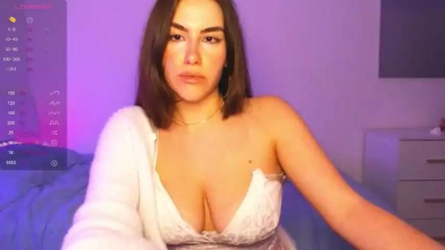 Image 4 of monica_panamera Stream on Chaturbate on 14 months ago