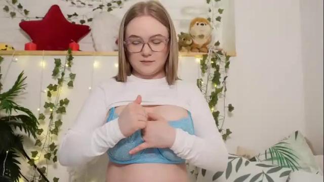 Image 3 of monicaasis Stream on Chaturbate on 25 days ago