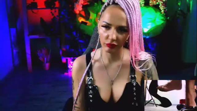 Image 2 of monicamaxwel Stream on Chaturbate on 1 month ago