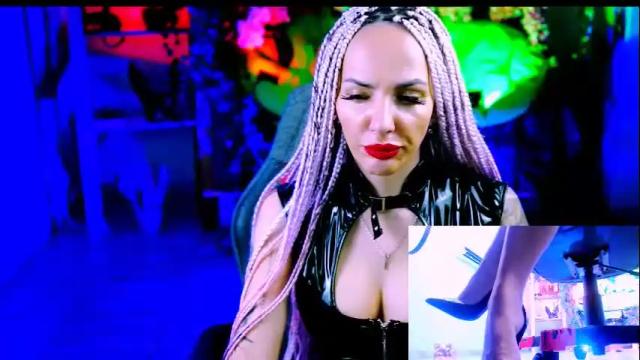 Image 2 of monicamaxwel Stream on Chaturbate on 1 month ago