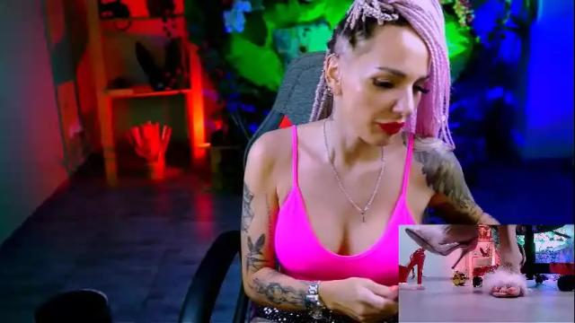 Image 11 of monicamaxwel Stream on Chaturbate on 12 days ago