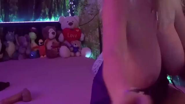 Image 11 of monicutex Stream on Chaturbate on 15 months ago
