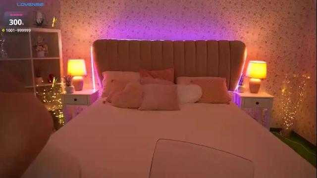 Image 3 of monikabelluci Stream on Chaturbate on 1 month ago