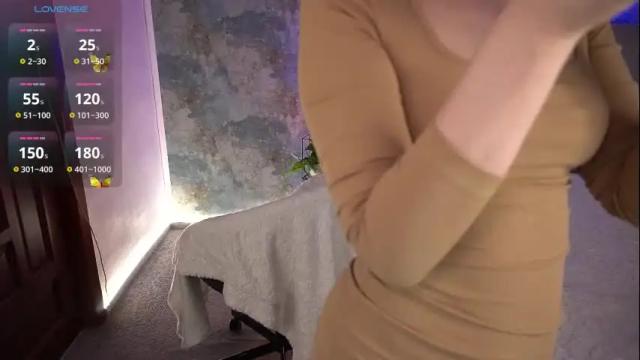 Image 4 of monikabelluci Stream on Chaturbate on 29 days ago