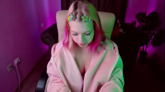 Image 3 of monikamayson Stream on Chaturbate on 15 days ago