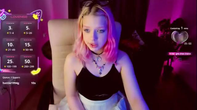 Image 12 of monikamayson Stream on Chaturbate on 15 days ago