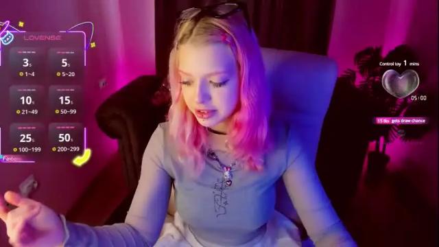 Image 2 of monikamayson Stream on Chaturbate on 15 days ago