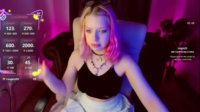 Image 8 of monikamayson Stream on Chaturbate on 15 days ago