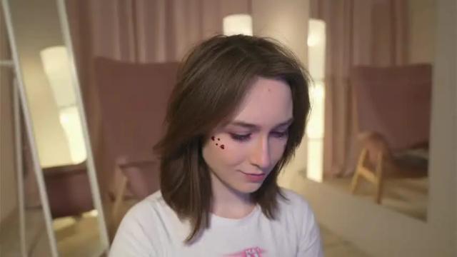 Image 2 of monimauve_ Stream on Chaturbate on 15 months ago