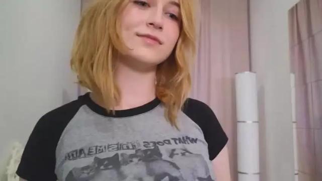 Image 3 of monimauve_ Stream on Chaturbate on 13 months ago