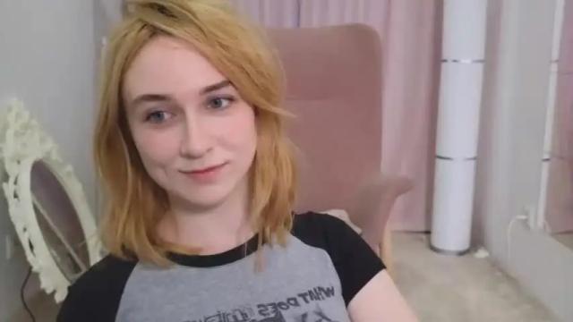 Image 7 of monimauve_ Stream on Chaturbate on 13 months ago