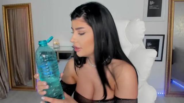Image 4 of moniqueeass Stream on Chaturbate on 1 month ago