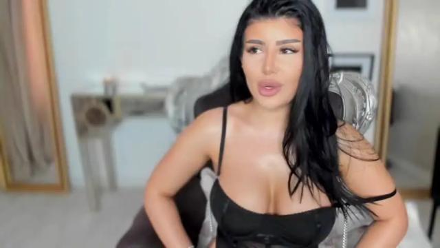 Image 10 of moniqueeass Stream on Chaturbate on 29 days ago