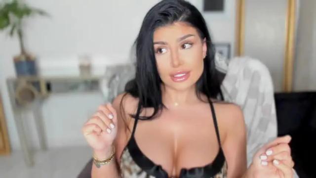 Image 8 of moniqueeass Stream on Chaturbate on 12 days ago
