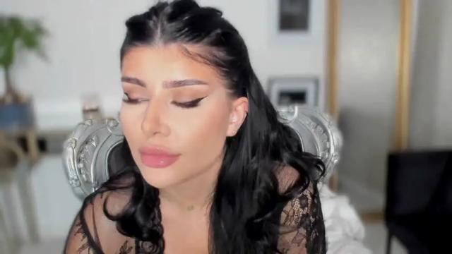 Image 11 of moniqueeass Stream on Chaturbate on 11 days ago