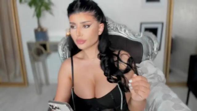 Image 3 of moniqueeass Stream on Chaturbate on 11 days ago