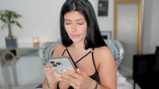 Image 7 of moniqueeass Stream on Chaturbate on 8 days ago