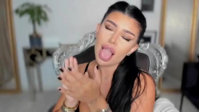 Image 6 of moniqueeass Stream on Chaturbate on 5 months ago