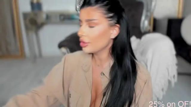 Image 8 of moniqueeass Stream on Chaturbate on 4 months ago