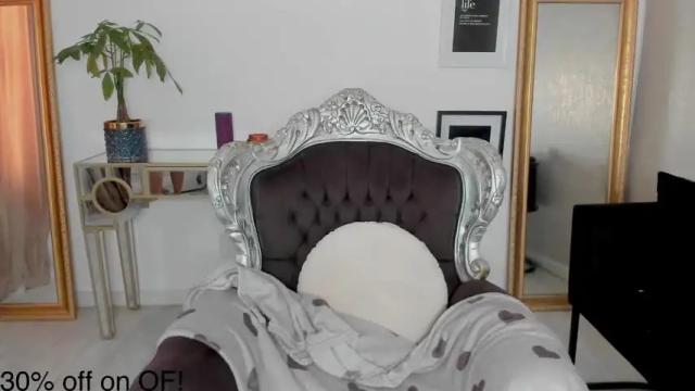 Image 2 of moniqueeass Stream on Chaturbate on 3 months ago