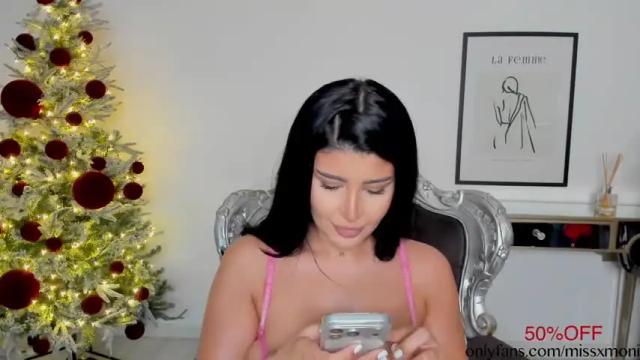 Image 7 of moniqueeass Stream on Chaturbate on 2 days ago