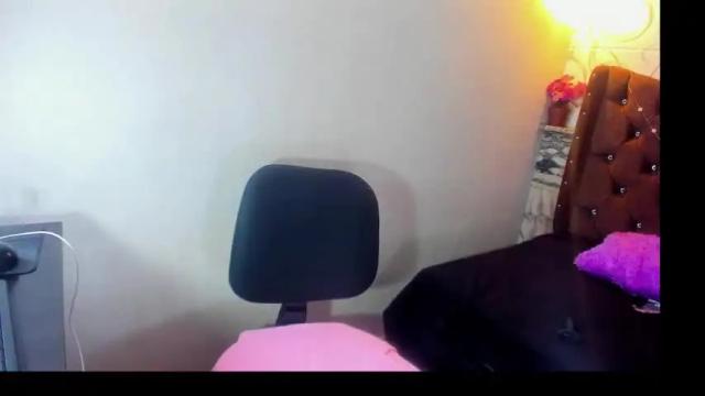 Image 3 of moniquehick Stream on Chaturbate on 2 months ago