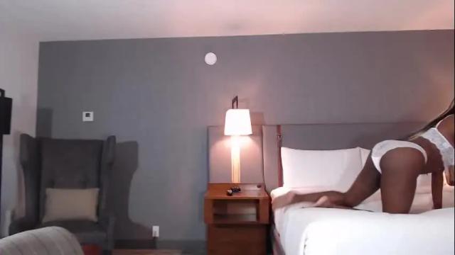 Image 3 of moniquemiles Stream on Chaturbate on 6 months ago