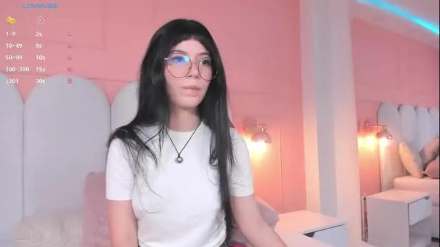 Image 8 of monserrat_gil Stream on Chaturbate on 1 month ago