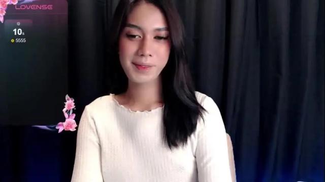 Image 4 of montrous_princessx Stream on Chaturbate on 1 month ago