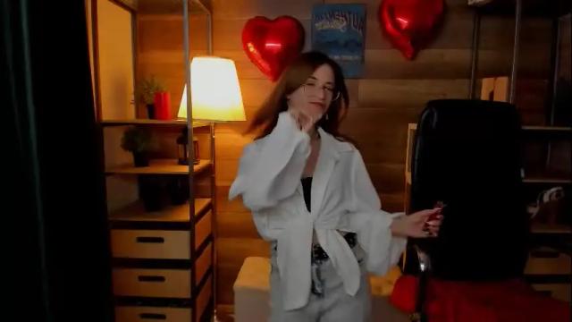 Image 2 of moon13152 Stream on Chaturbate on 2 months ago