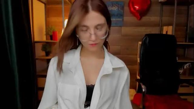 Image 4 of moon13152 Stream on Chaturbate on 2 months ago