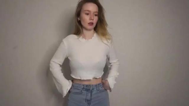 Image 10 of moon_milking Stream on Chaturbate on 18 months ago