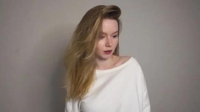Image 4 of moon_milking Stream on Chaturbate on 18 months ago