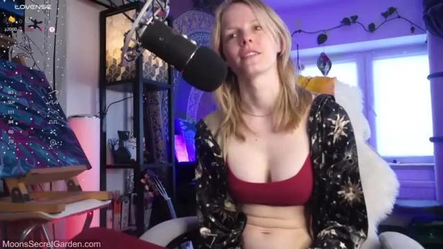 Image 7 of moon_nymph Stream on Chaturbate on 11 months ago