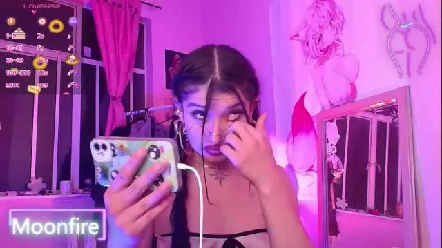 Image 3 of moonfiredance Stream on Chaturbate on 13 days ago