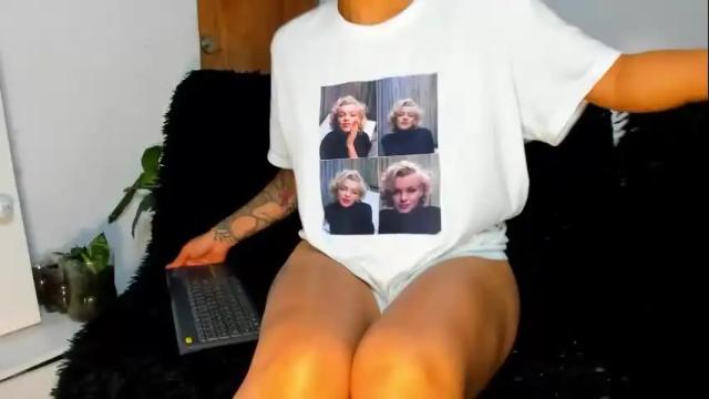 Image 12 of moonie_baddie Stream on Chaturbate on 2 months ago