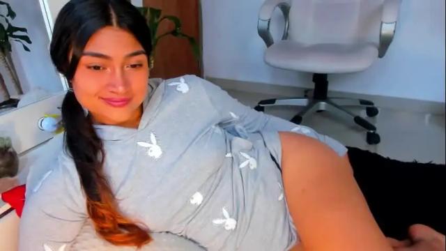 Image 8 of moonie_baddie Stream on Chaturbate on 1 month ago