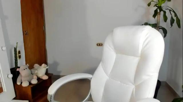 Image 2 of moonie_baddie Stream on Chaturbate on 1 month ago