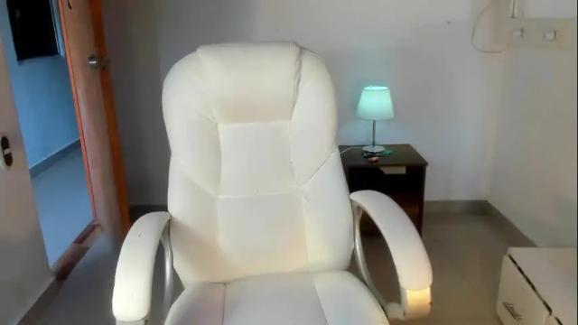 Image 2 of moonie_baddie Stream on Chaturbate on 23 days ago