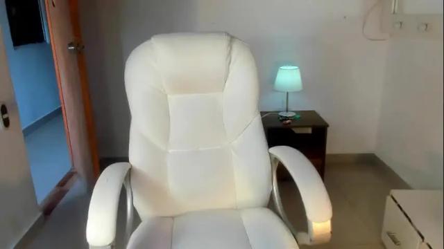 Image 4 of moonie_baddie Stream on Chaturbate on 23 days ago