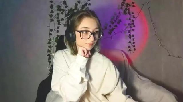 Image 2 of moonlight__lovers Stream on Chaturbate on 13 months ago