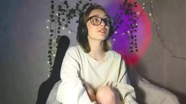 Image 6 of moonlight__lovers Stream on Chaturbate on 13 months ago