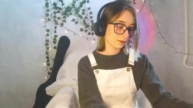 Image 3 of moonlight__lovers Stream on Chaturbate on 13 months ago