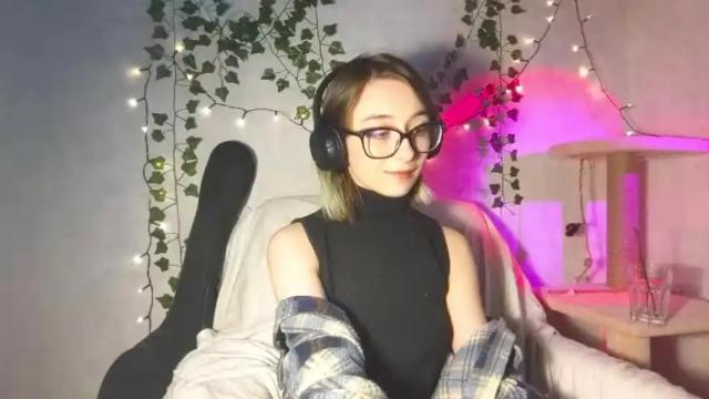 Image 12 of moonlight__lovers Stream on Chaturbate on 13 months ago