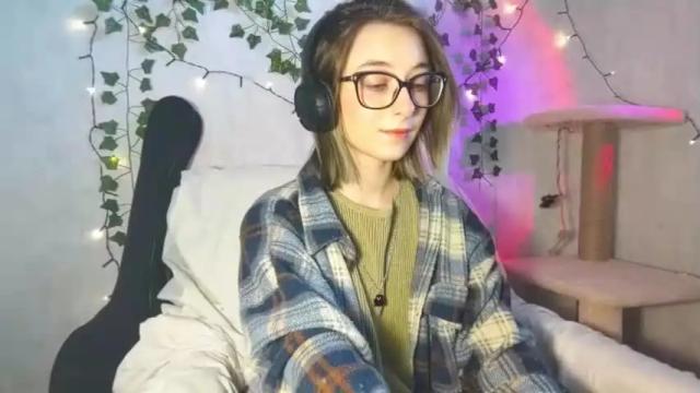 Image 11 of moonlight__lovers Stream on Chaturbate on 15 months ago