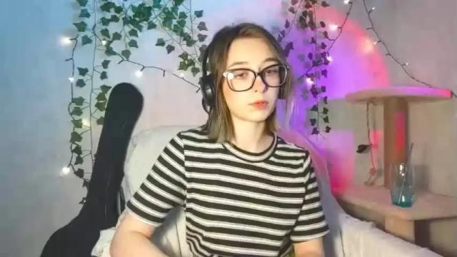 Image 3 of moonlight__lovers Stream on Chaturbate on 13 months ago