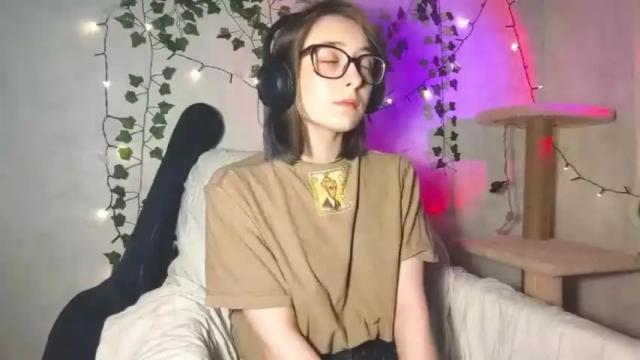 Image 10 of moonlight__lovers Stream on Chaturbate on 13 months ago